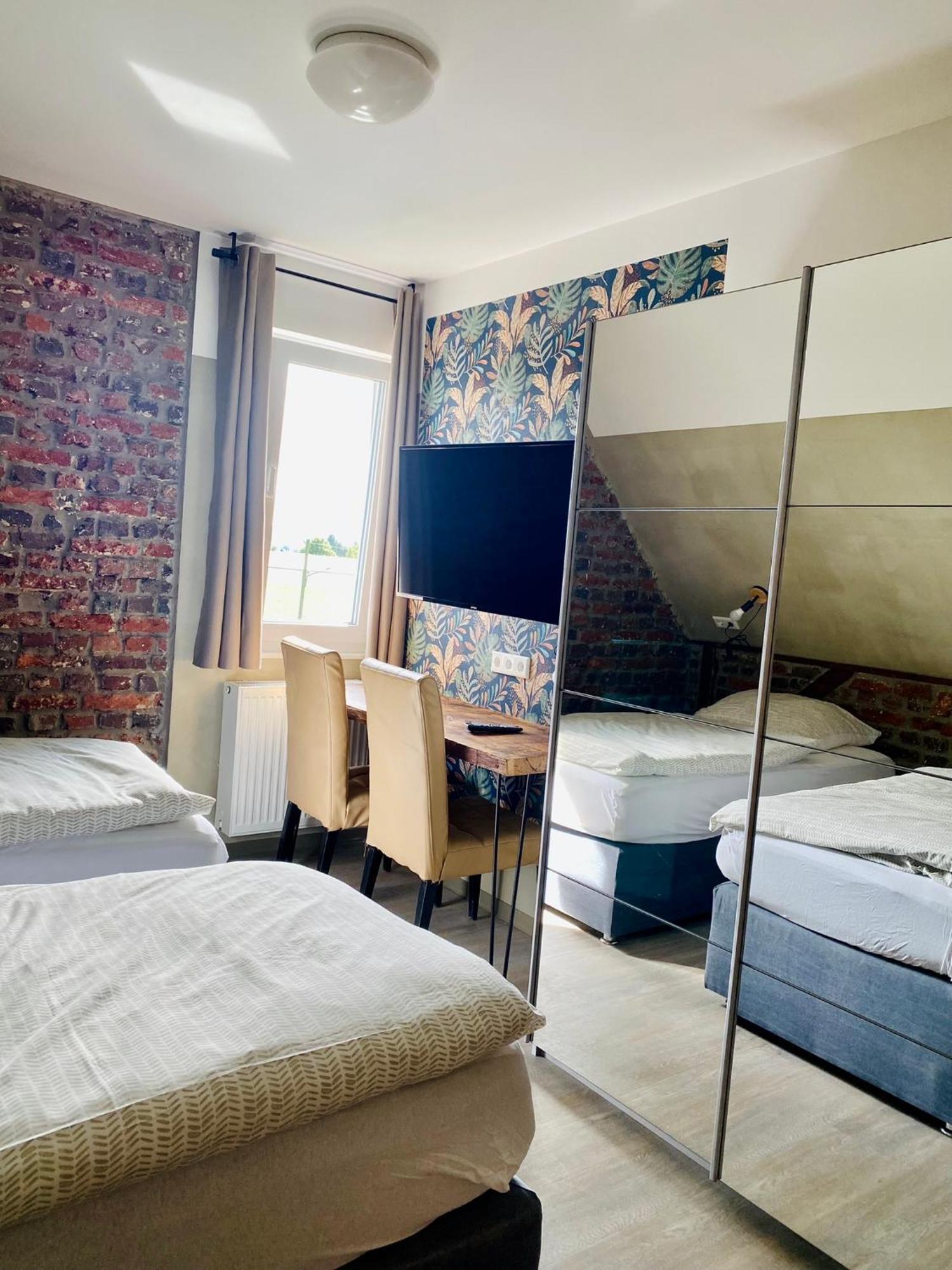 Phoenix Apartments - Monteurwohnung Mit Riesiger Parkflaeche Bielefeld Eksteriør billede
